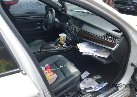 2013 BMW 528I xDrive z USA, uszkodzony, nr VIN WBAXH5C58DD112777